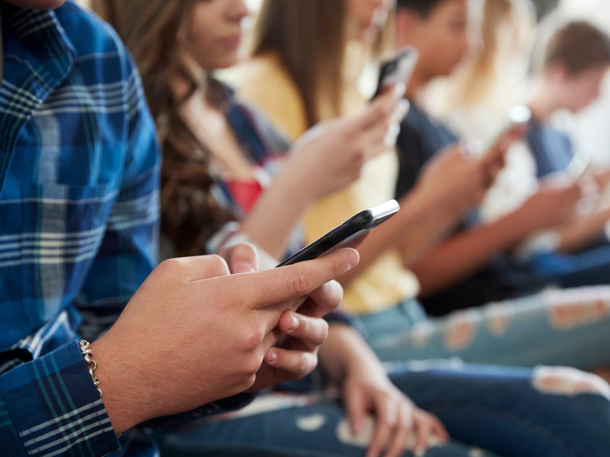 Otro país se suma a la ofensiva global contra las redes sociales: prohibirá su acceso a menores de 14 años