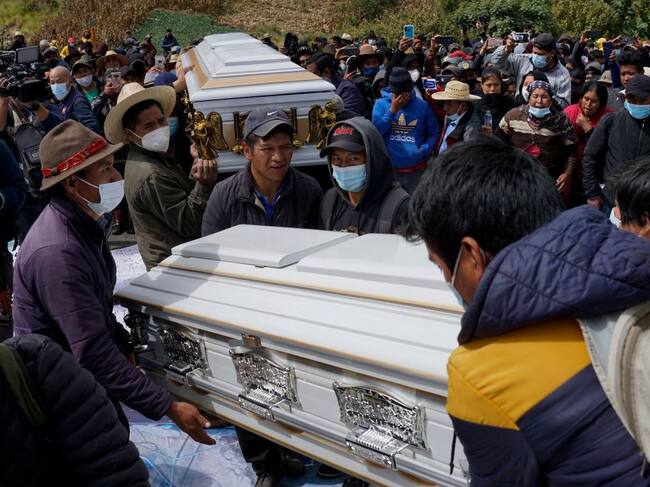 Pueblo originario traslada los cuerpos de tres niños asesinados en Guatemala