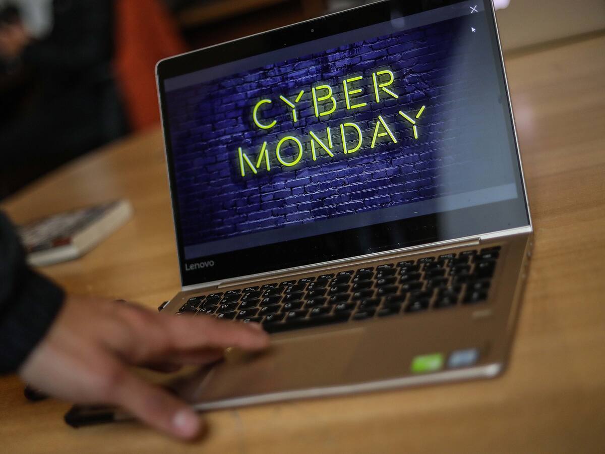 Con sueldos de hasta $900 mil: empresa busca trabajadores para el CyberMonday 2024 (y así puedes postular)