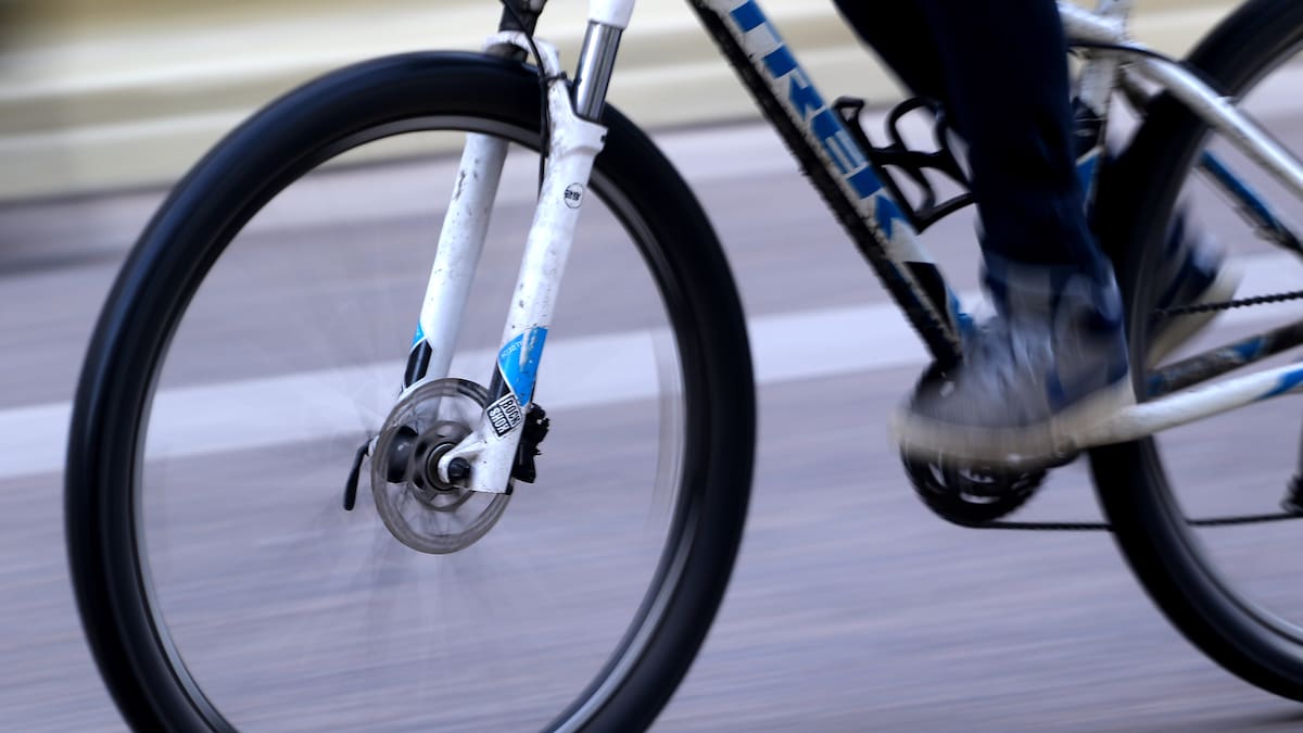 Gendarme queda en prisión preventiva tras atropellar y matar a ciclista de 72 años: huyó sin prestar ayuda