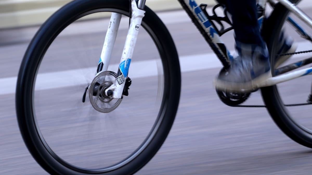 Gendarme queda en prisión preventiva tras atropellar y matar a ciclista de 72 años: huyó sin prestar ayuda