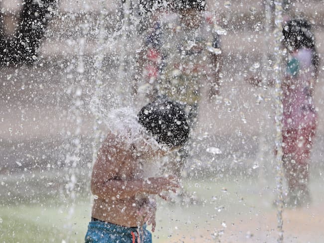 Temperaturas superarán los 37 grados este miércoles: cómo evitar golpes de calor en niños y cómo tratarlos