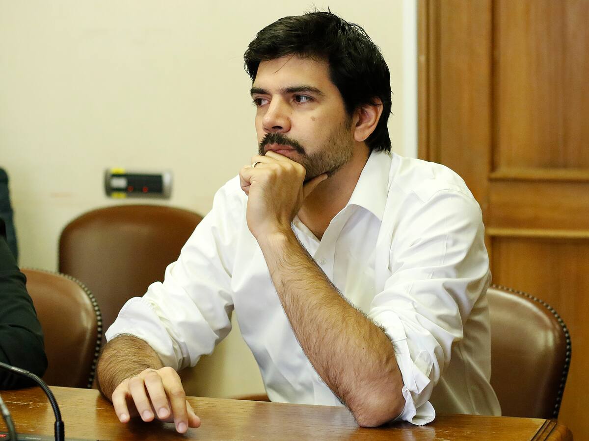 En calidad de imputado: Joaquín Lavín León declaró ante Fiscalía por causa de corrupción