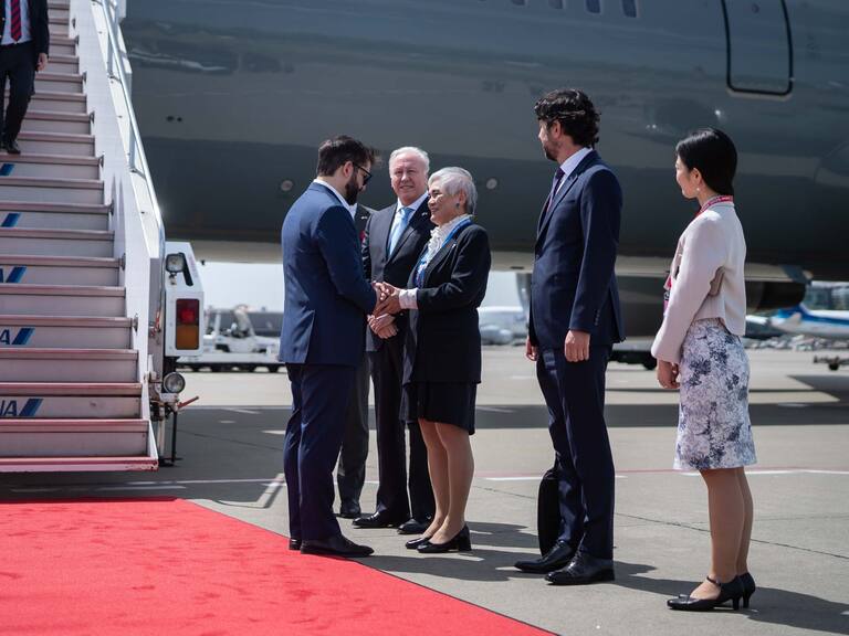 Presidente Gabriel Boric aterriza en Japón para dar inicio a su gira por Asia