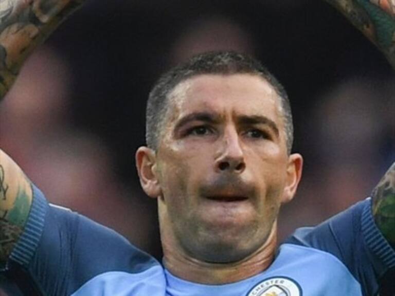 Compañero de Claudio Bravo dejó los dientes en el clásico de Manchester