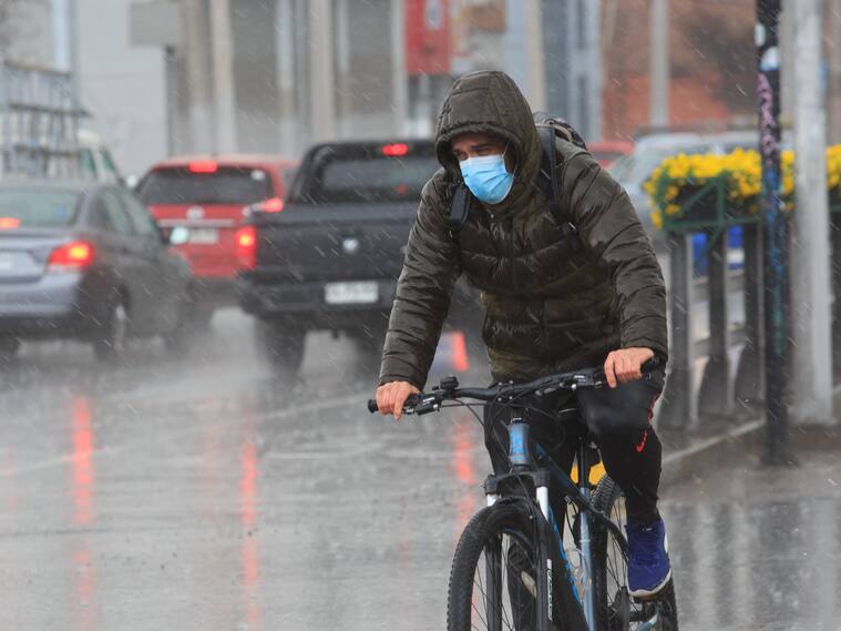Durante esta jornada seguirán las bajas temperaturas. Además se esperan precipitaciones y vientos fuertes en gran parte del sur de Chile.