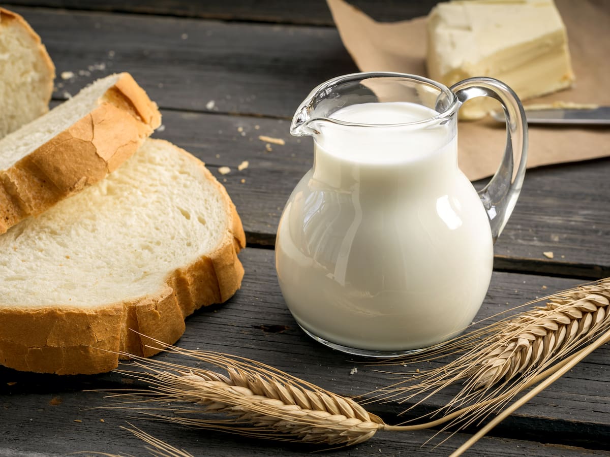 ¿Por qué ahora tu leche y tu pan traen vitamina D? La clave detrás de la nueva norma chilena