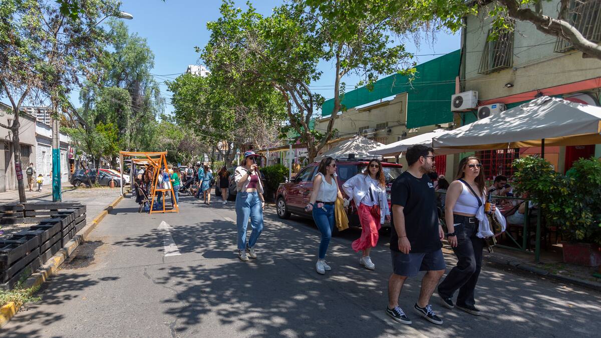Es experto en patrimonio urbano y recomienda el barrio que sí o sí debes visitar este verano en la Región Metropolitana