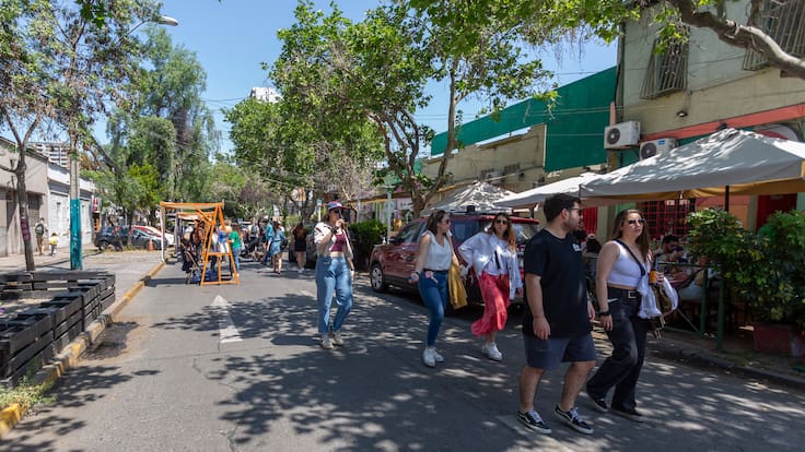 Es experto en patrimonio urbano y recomienda el barrio que sí o sí debes visitar este verano en la Región Metropolitana