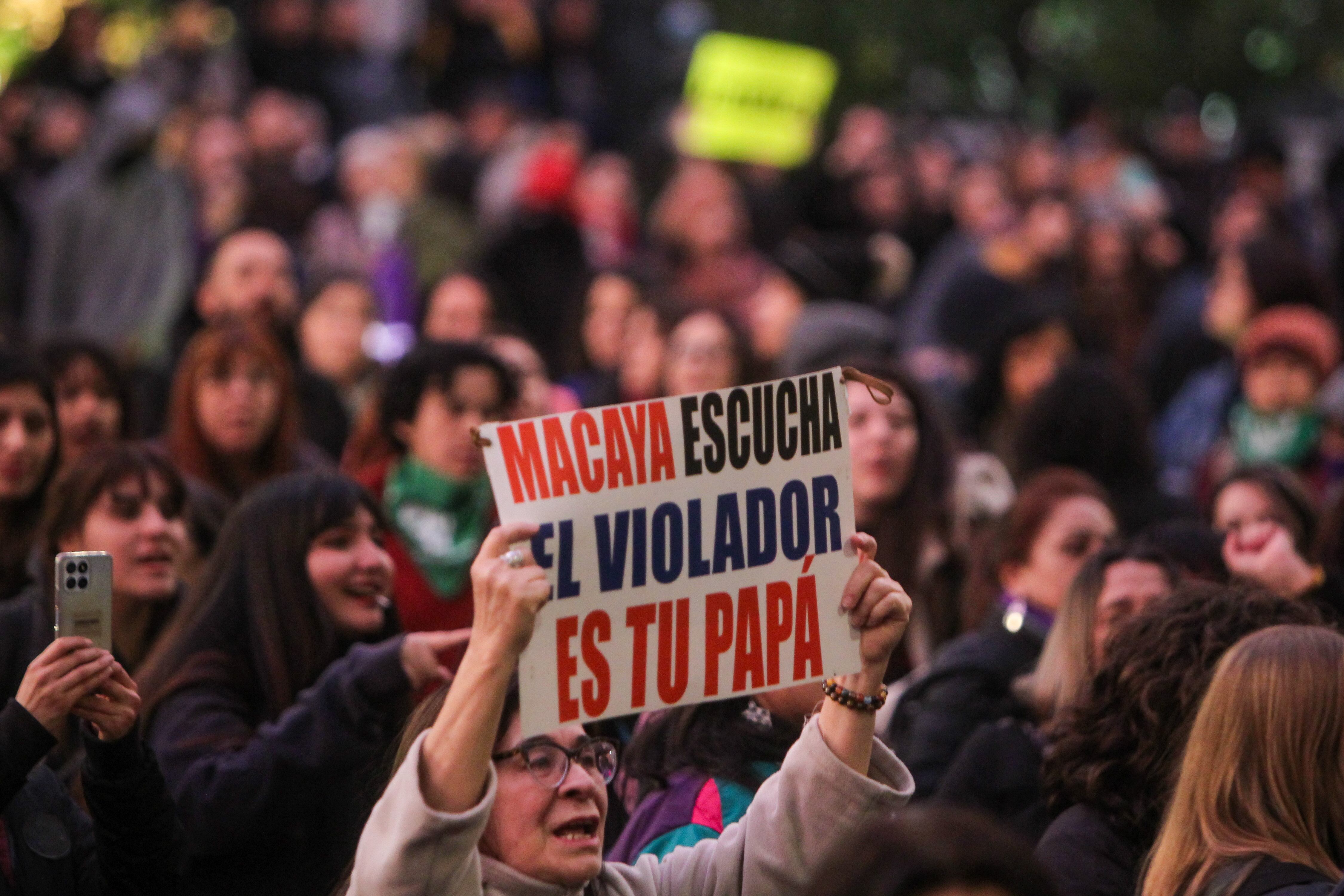 26 DE JULIO 2024 / SANTIAGO
Diferentes coordinadoras feministas se reúnen en frente de la corte suprema para manifestarse en contra de Eduardo Macaya del padre del senador UDI Javier Macaya, imputado por abuso sexual.
FOTO: LUKAS SOLIS / AGENCIAUNO