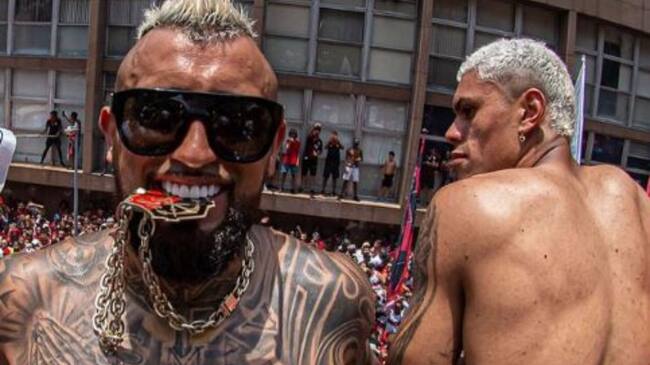 La peculiar encuesta de Arturo Vidal: "¿Me retiro o no de la selección?"