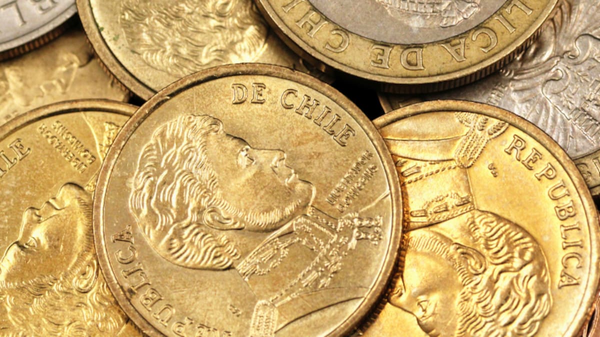 Se puede vender en más de $100 mil: así es la extraña moneda chilena de 10 pesos con error de acuñación