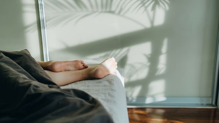 No es la melatonina: este sería el hábito que la ciencia recomienda incorporar para dormir mejor