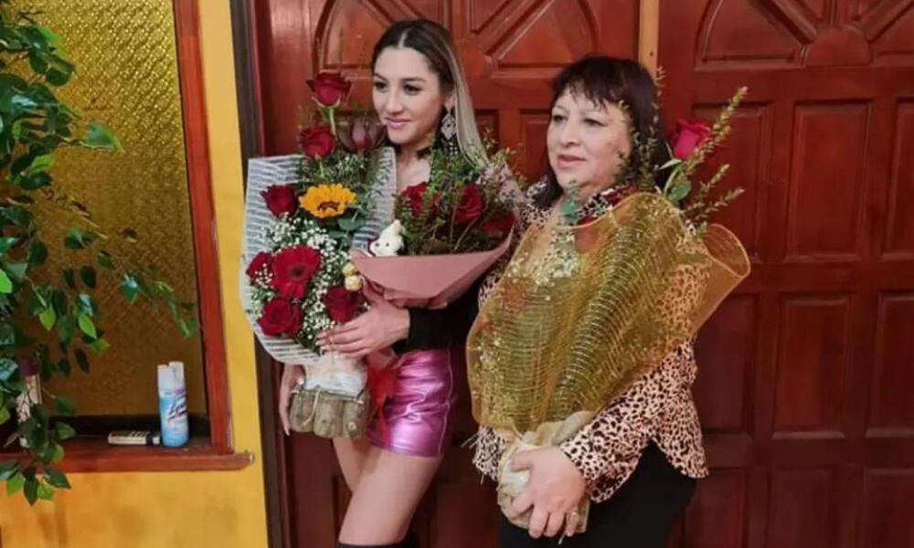 Facebook | La locutora radial Constanza Saavedra y su madre María Flores
