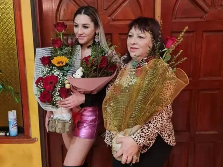 Facebook | La locutora radial Constanza Saavedra y su madre María Flores