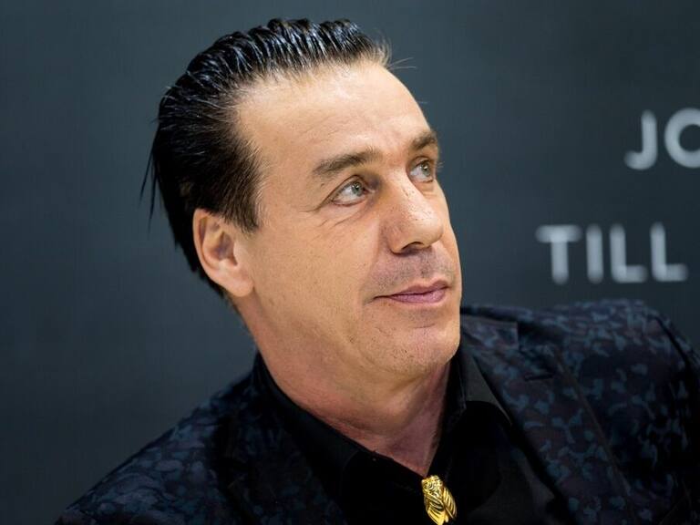 Till Lindemann de Rammstein sorprendió con una delicada balada en ruso