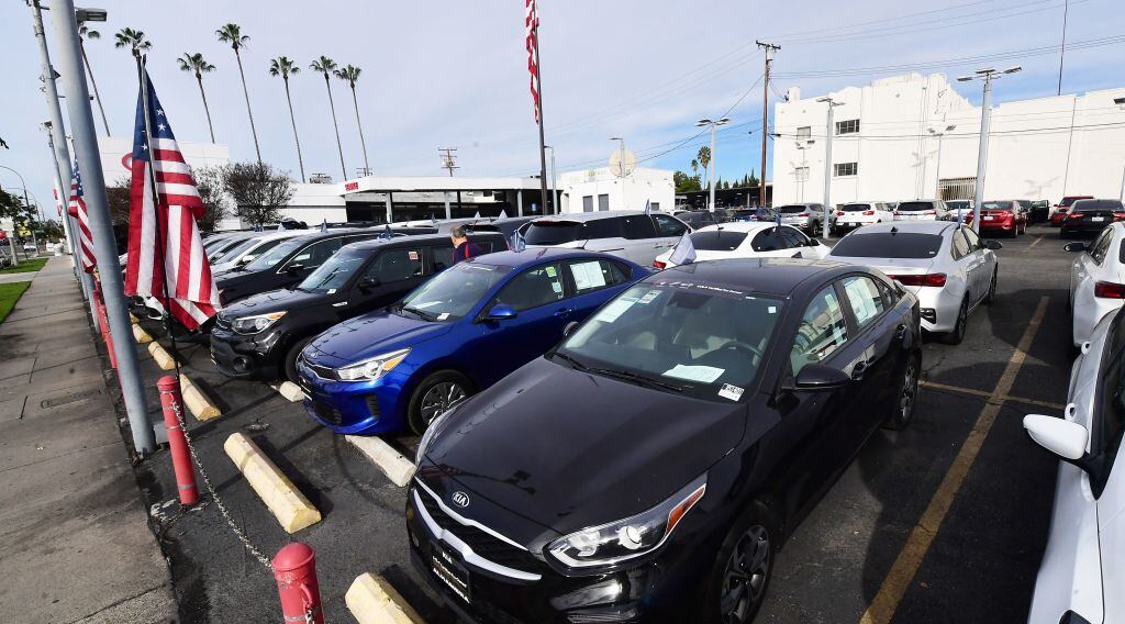 Un local de venta de autos usados en el estado de California