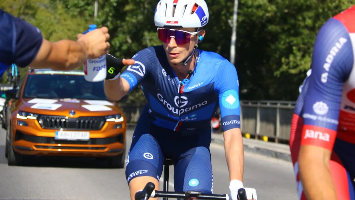 Ciclista francés que competirá en Chile confiesa lo que más le impresionó de Santiago: “En Europa son muy distintas”