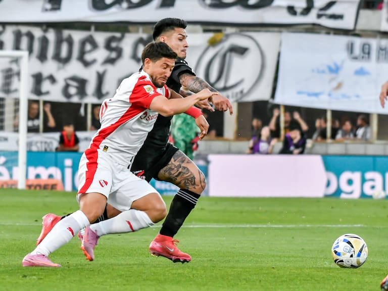 Vuelco en el futuro de Felipe Loyola: millonaria oferta desde Europa por su traspaso