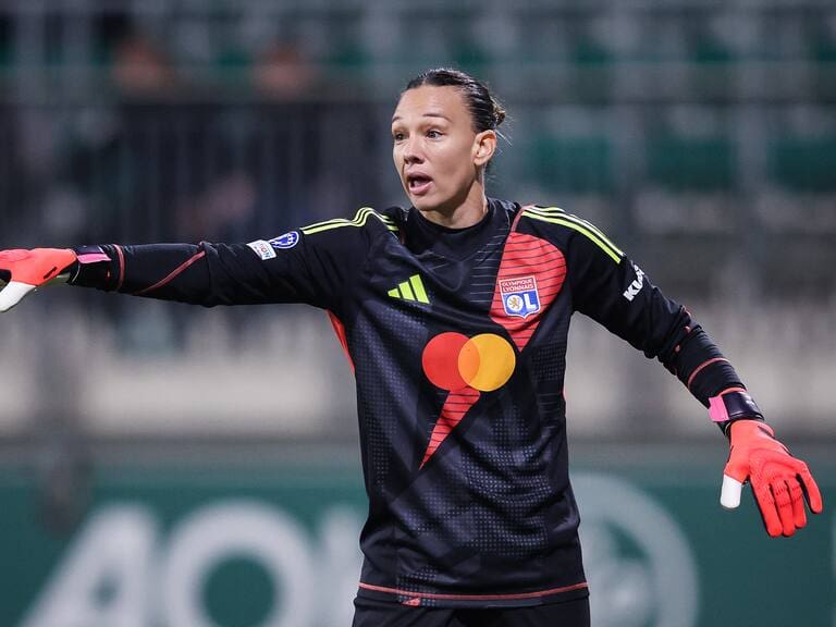 Endler sufre en la Champions League femenina: una jugada cambió el partido