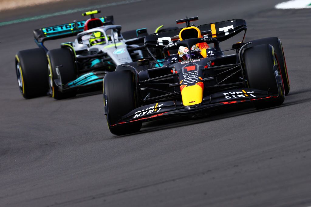 Hamilton superó el tiempo de Verstappen en la FP2 del GP de Gran Bretaña. (Foto de Mark Thompson/Getty Images)