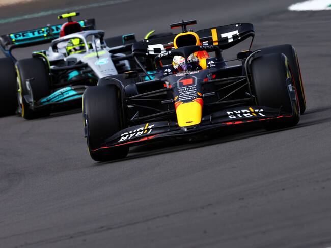Hamilton superó el tiempo de Verstappen en la FP2 del GP de Gran Bretaña. (Foto de Mark Thompson/Getty Images)