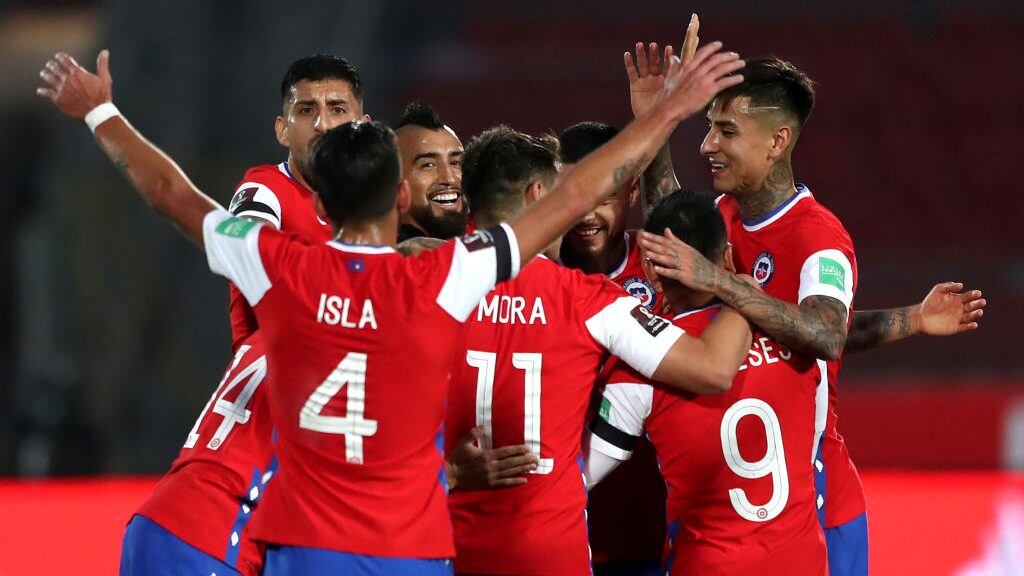 SANTIAGO, CHILE - NOVEMBER 13: Arturo Vidal of Chile celebrates with teammates after scoring the first goal of their team during a match between Chile and Peru as part of South American Qualifiers for Qatar 2022 at Estadio Nacional de Chile on November 13, 2020 in Santiago, Chile. (Photo by Ivan Alvarado - Pool/Getty Images)