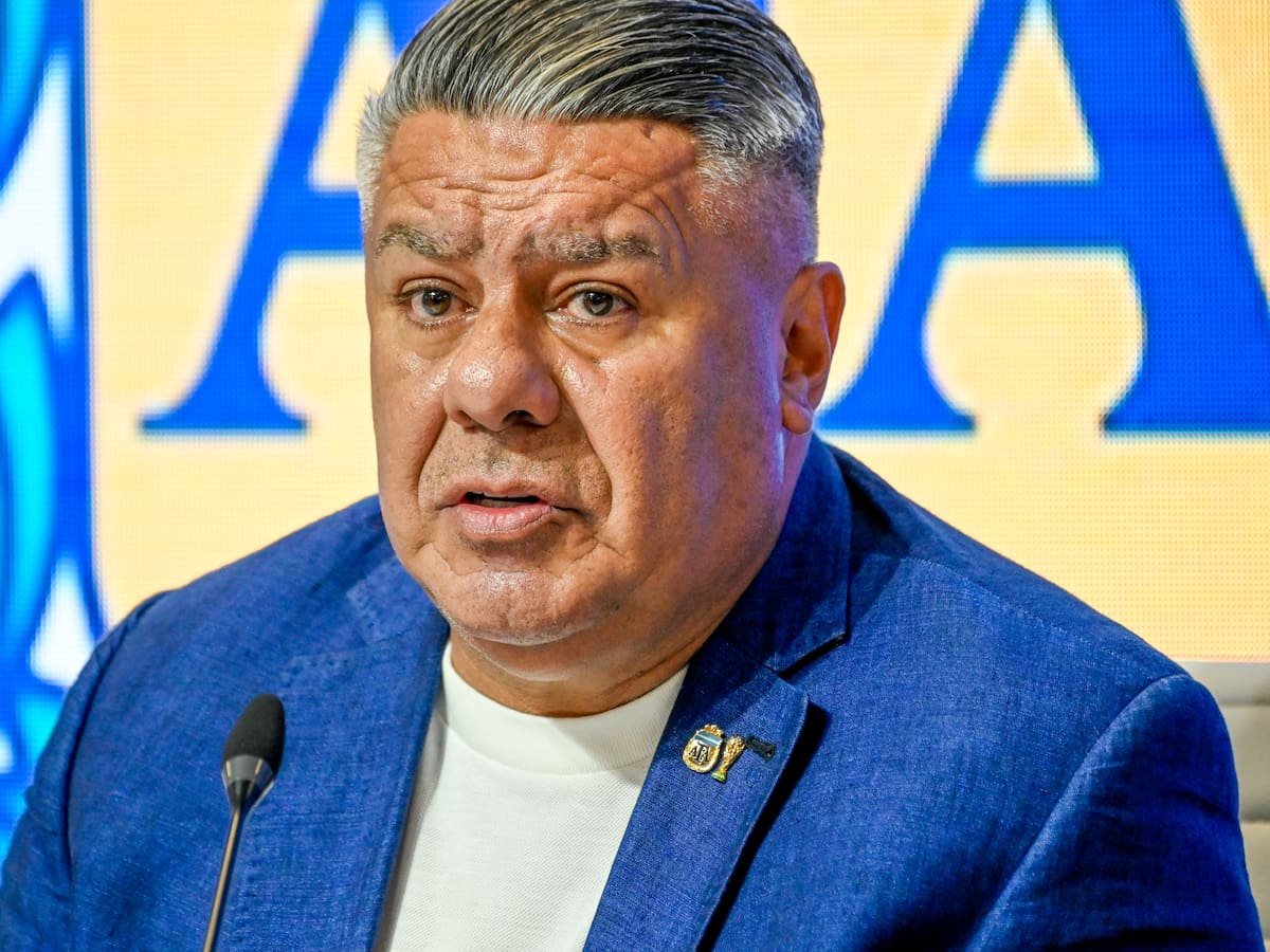 Financiera vinculada a “Chiqui” Tapia y al fútbol argentino está bajo investigación por presunto lavado de dinero