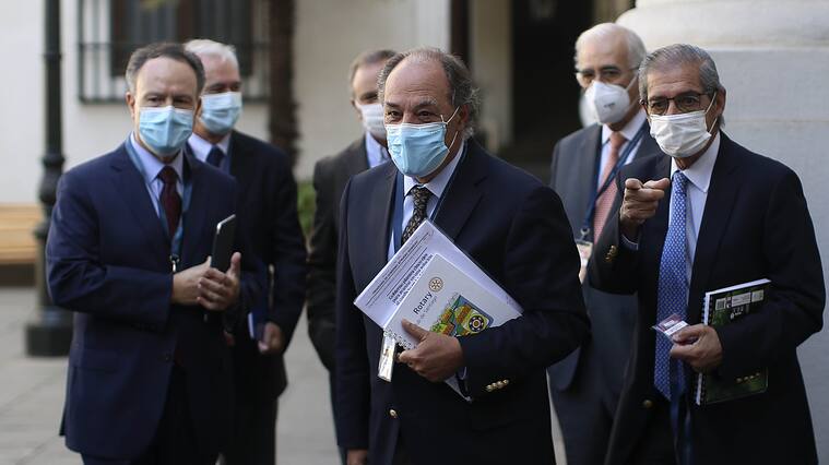 08 de Abril de 2022/SANTIAGOLa Confederacin de la producin del Comercio, encabezado por su presidente, Juan Sutil, llegan al Palacio de La Moneda, para reunirse con la ministra del Interior.
FOTO:CRISTOBAL ESCOBAR/AGENCIAUNO