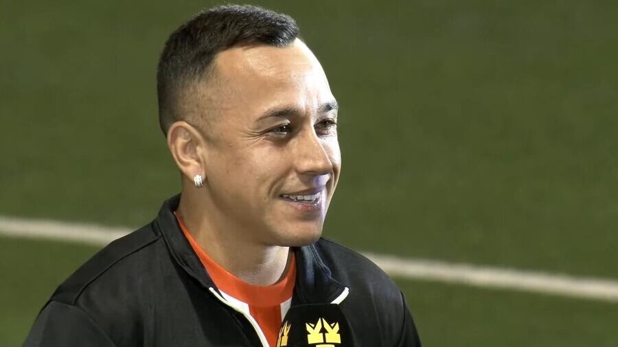 Fabián Orellana tras su dulce debut en la Kings League: "Ojalá esto lo pudiéramos hacer en Chile, lo podría llevar yo"