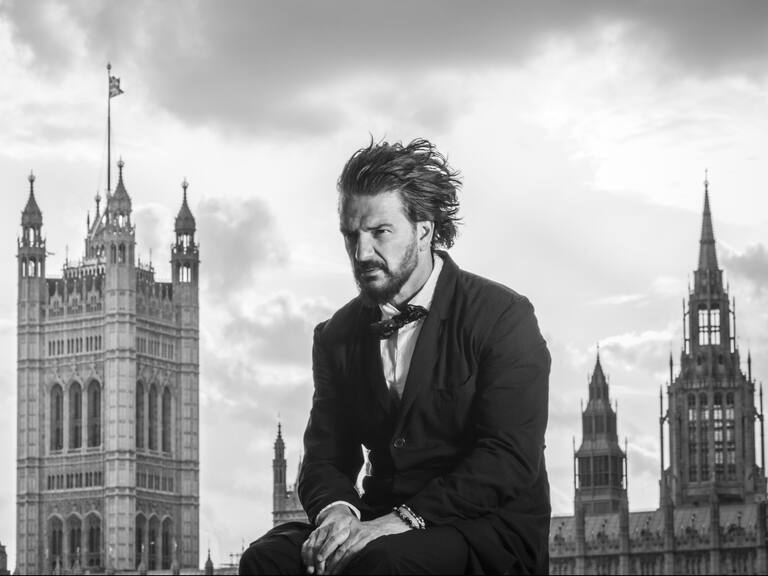 Ricardo Arjona - Gira "Blanco y Negro"