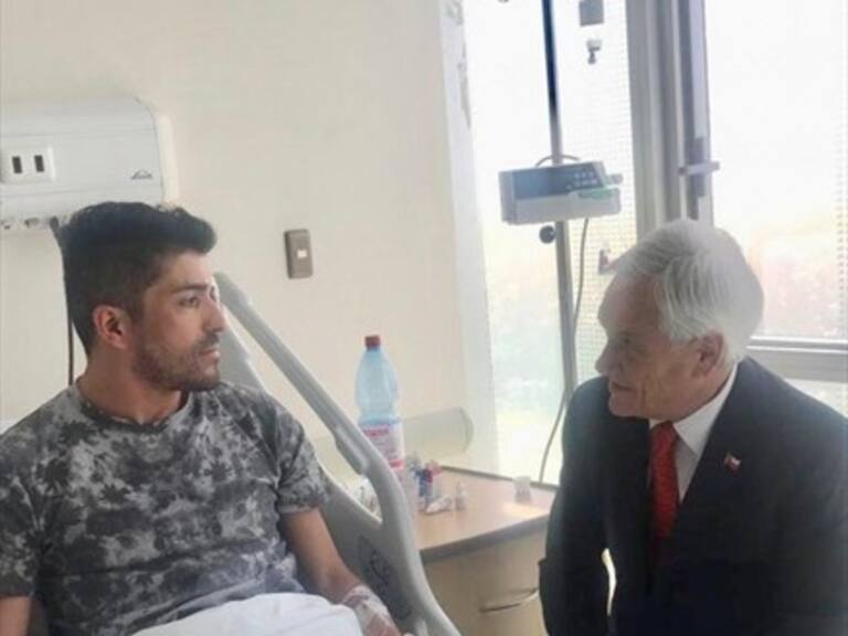 Sebastián Piñera visitó a paramédico que fue herido gravemente en un ojo con un perdigón