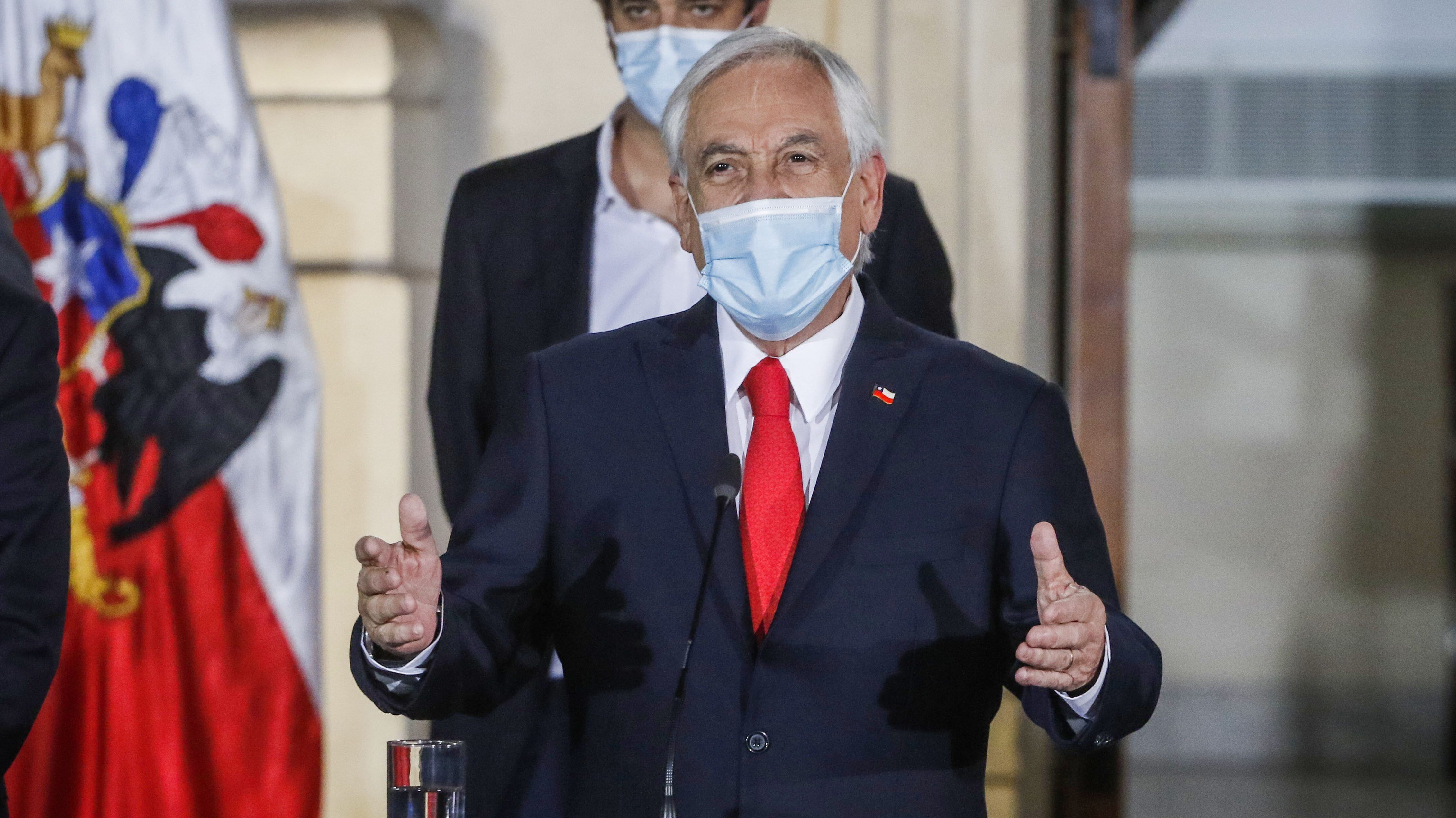 25 de abril del 2021/SANTIAGOEl Presidente de la Republica, Sebastián Piñera, realiza un punto de prensa en el patio de Los Cañones del Palacio de La Moneda, para el anuncio del gobierno de un nuevo retiro de los fondos previsionales.
FOTO: SEBASTIAN BELTRAN GAETE/AGENCIAUNO