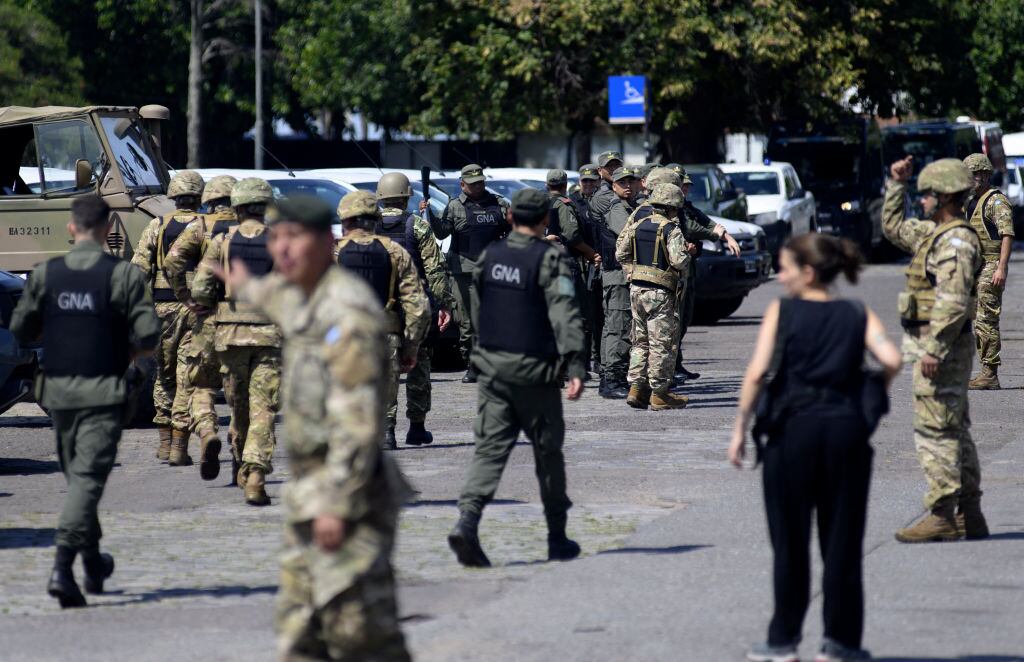 Javier Milei despliega más de un centenar de militares en Rosario por aumento del narcotráfico