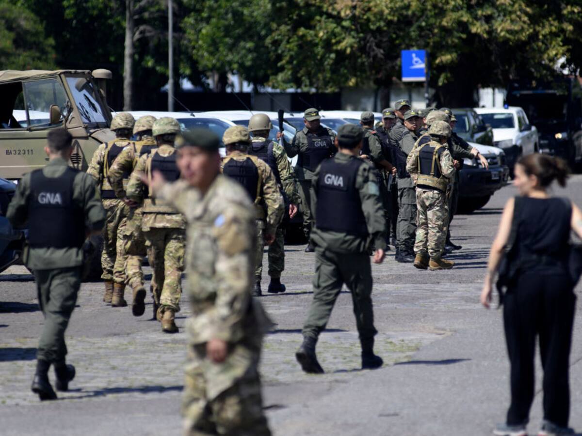 Javier Milei despliega más de un centenar de militares en la ciudad de Rosario por aumento del narcotráfico
