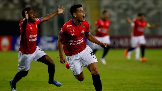 Bolivia's Jorge Wilstermann midfielder Moises Villarroel celebrates after scoring against Chile's Colo Colo during their closed-door Copa Libertadores group phase football match at the Monumental Stadium in Santiago, on October 20, 2020, amid the COVID-19 novel coronavirus pandemic. (Photo by Alberto Valdes / POOL / AFP) (Photo by ALBERTO VALDES/POOL/AFP via Getty Images)
