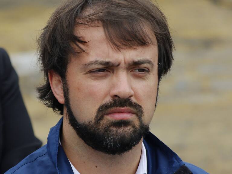 28 DE DICIEMBRE DE 2022/VALPARAISOEl alcalde Jorge Sharp lidera la puesta en marcha de la Patrulla Municipal, que con siete camionetas resguardarán la seguridad del plan y los cerros de Valparaíso.
FOTO: LEONARDO RUBILAR CHANDIA/AGENCIAUNO