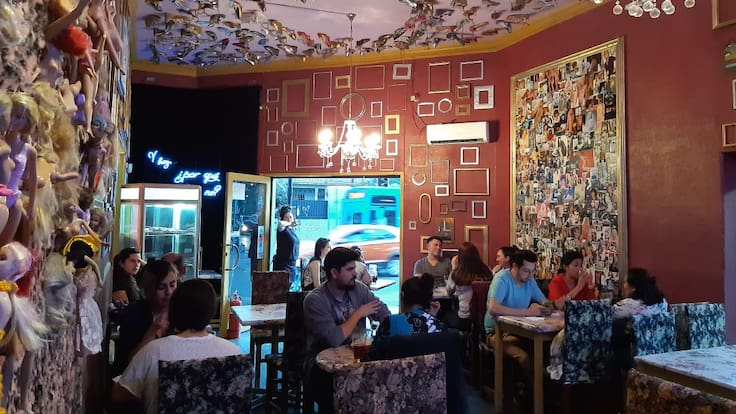 El adiós de un refugio en Barrio Italia: reconocido bar de Santiago anuncia su cierre y conmueve a la comunidad