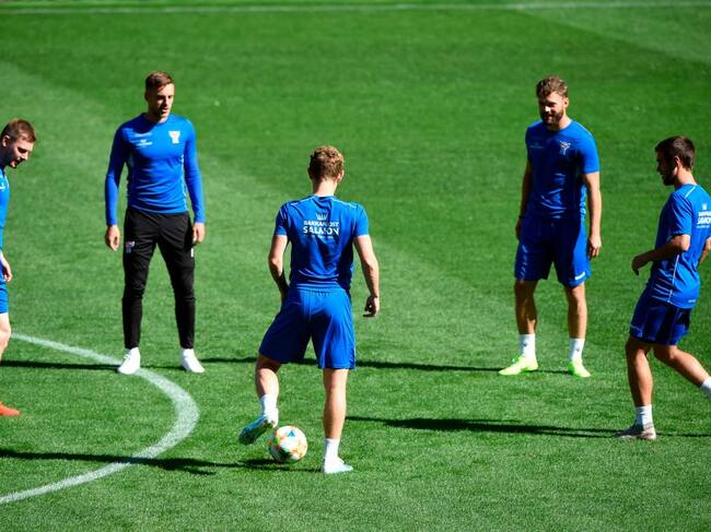 Los jugadores de Islas Feroe entrenando