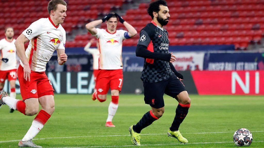 BUDAPEST, HUNGARY - FEBRUARY 16: Mohamed Salah of Liverpool scores their side's first goal whilst under pressure from Lukas Klostermann of RB Leipzig during the UEFA Champions League Round of 16 match between RB Leipzig and Liverpool FC at Puskas Arena on February 16, 2021 in Budapest, Hungary. Liverpool face RB Leipzig at a neutral venue in Budapest behind closed doors after Germany imposed a ban on travellers arriving from the UK in an effort to prevent the spread of Covid-19 variants. (Photo by Laszlo Szirtesi/Getty Images)