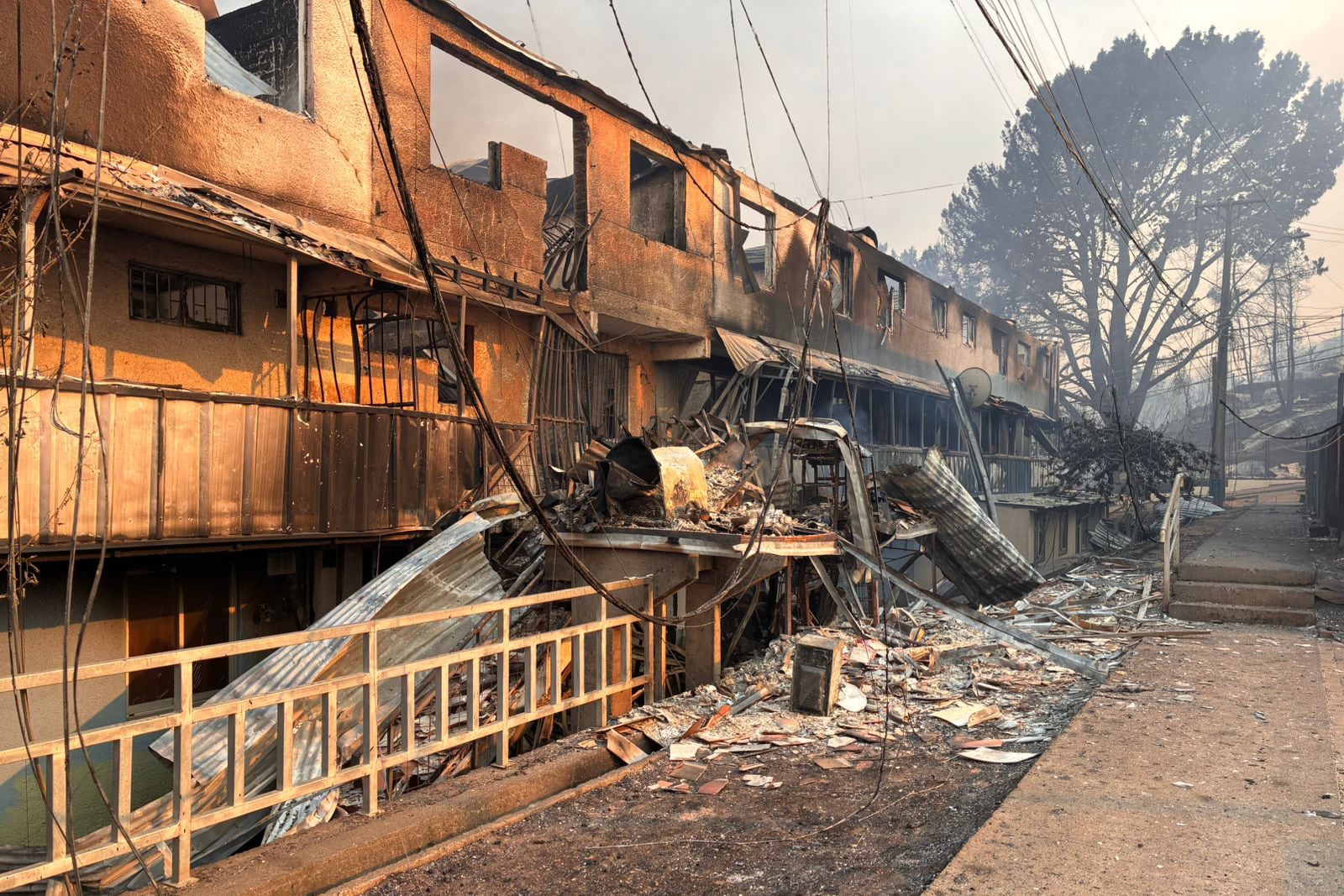 18 de ENERO DE 2026 / CONCEPCION  253 casas destruidas  por los incendio forestal que afecta Villa Lord Cochrane, Penco - Lirquen en la comuna de Concepción FOTO : LUCAS AGUAYO  / UNO NOTICIAS