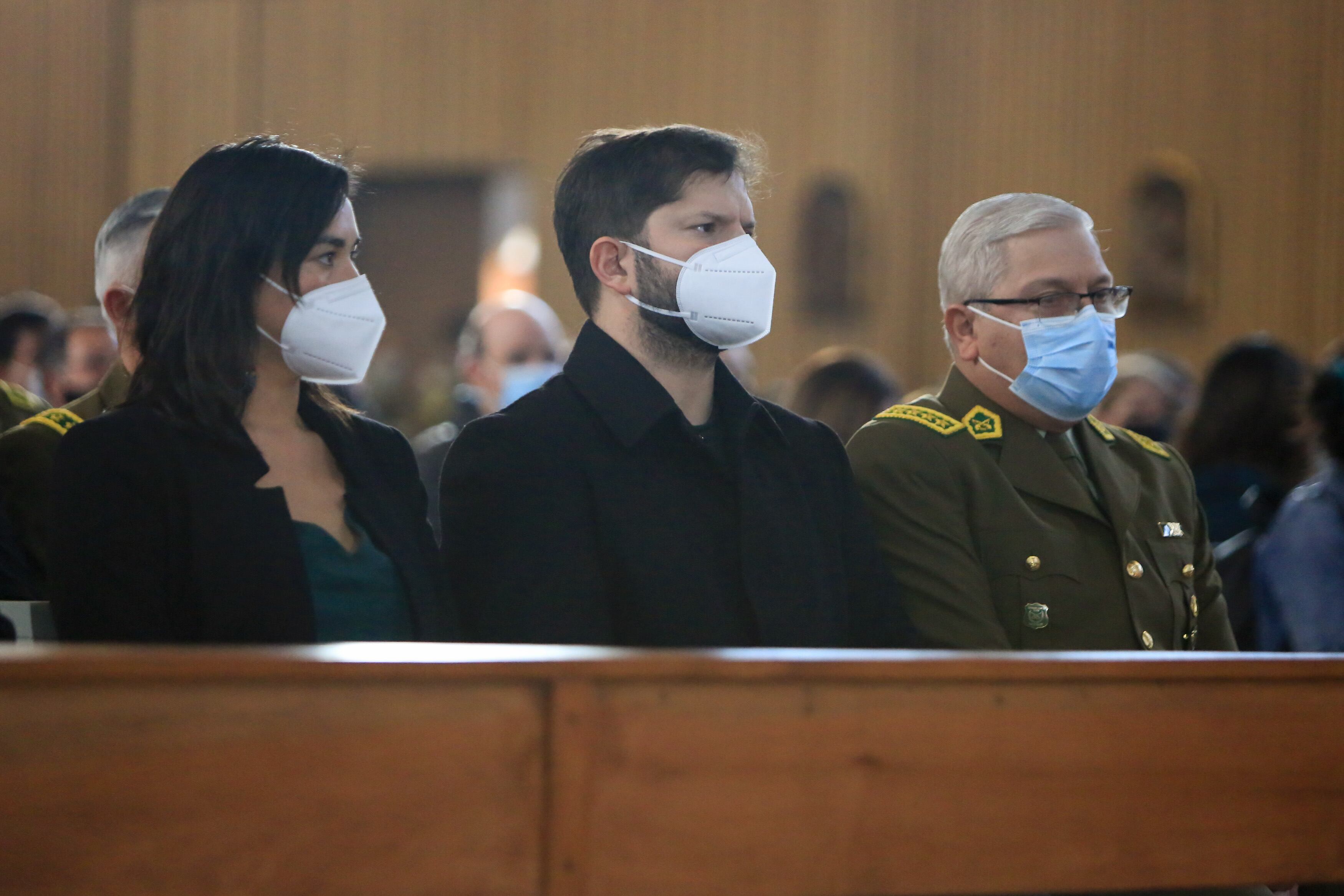 11 de Junio 2022/SANTIAGOEl presidente, Gabriel Boric, llega al responso del carabinero asesinado el dia de ayer en la comuna de Pedro aguirre Cerda.
FOTO: LUKAS SOLIS/AGENCIAUNO