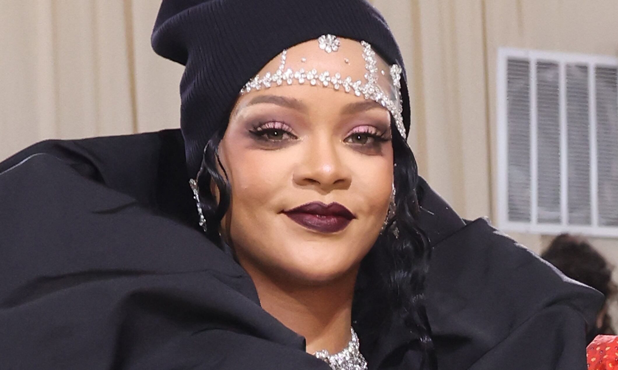 Al estilo 2000's: Rihanna reapareció para presumir su avanzado embarazo | Getty Images