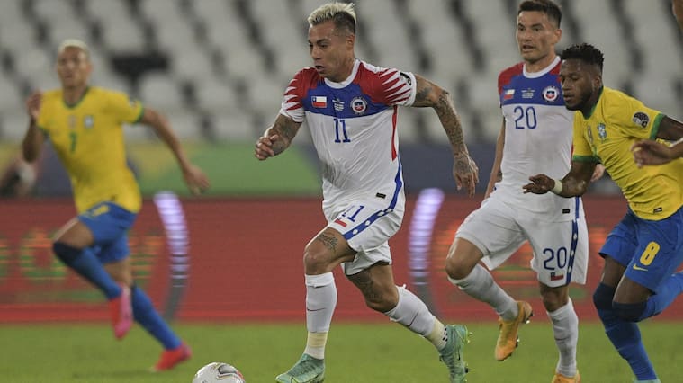 Chile's Eduardo Vargas controls the ball during their Conmebol 2021 Copa America football tournament quarter-final match against Brazil at the Nilton Santos Stadium in Rio de Janeiro, Brazil, on July 2, 2021. (Photo by CARL DE SOUZA / AFP) (Photo by CARL DE SOUZA/AFP via Getty Images)