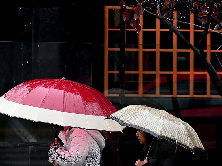 Confirman lluvia en Santiago para este lunes: ¿A qué hora comienzan las precipitaciones y cuántos milímetros caerán en la RM?