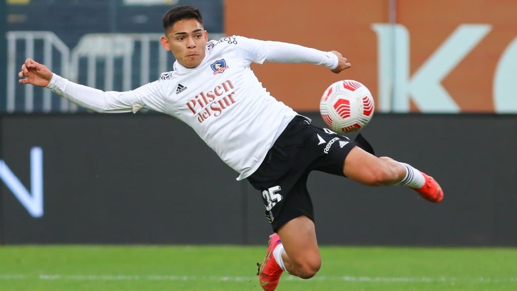 Joan Cruz tendría gestiones avanzadas para jugar en Europa y dejar Colo Colo