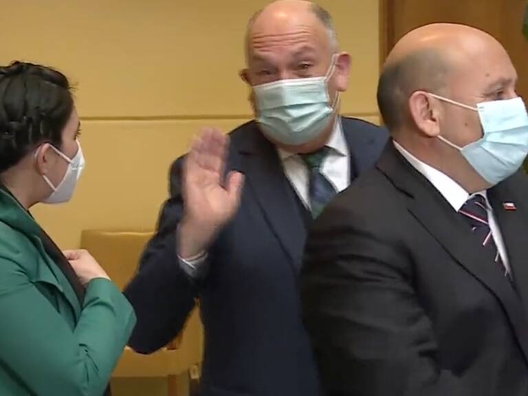 “Más respeto diputado”: Karol Cariola interpela a Sergio Bobadilla en pleno punto de prensa