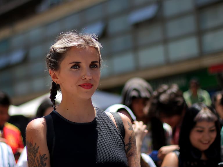 27 de Diciembre del 2018/SANTIAGOLa escritora Camila Gutierrez participa del lanzamiento de la versión 2019 del concurso de cuentos breves, "Santiago en 100 palabras", realizado en el paseo 21 de mayo, en el centro de la ciudad.
FOTO: HANS SCOTT /AGENCIAUNO