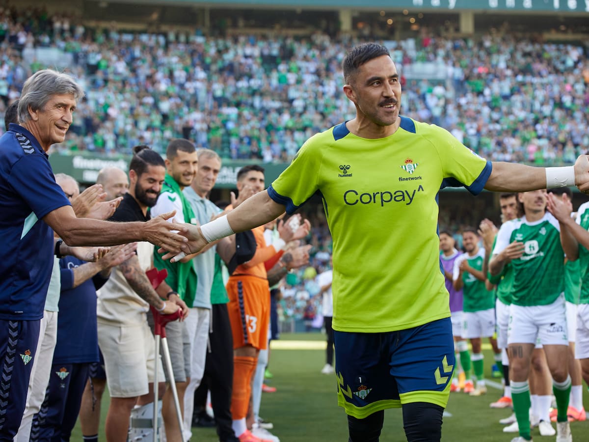 Claudio Bravo recibe emotivo homenaje en su despedida del Real Betis: “Ya formas parte de nuestra historia”