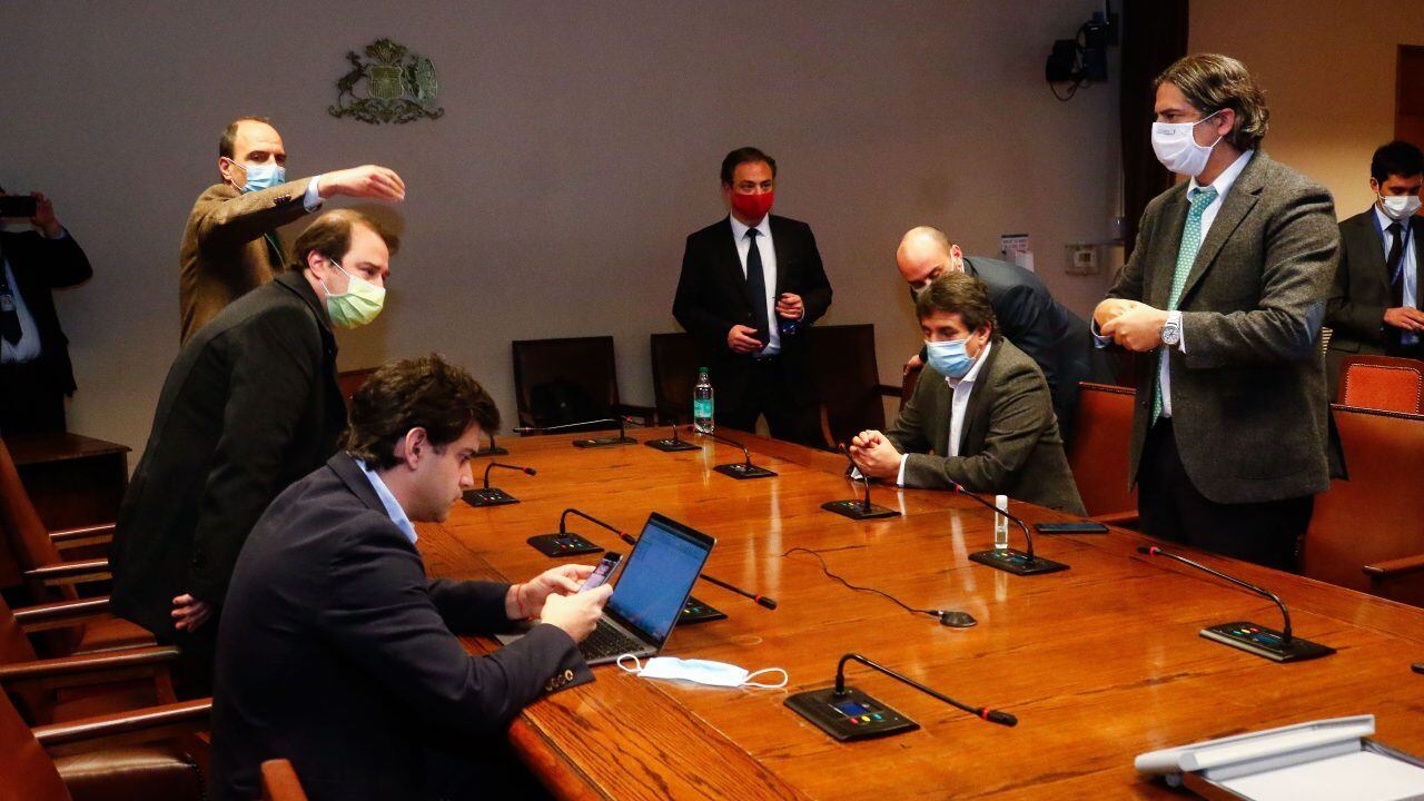 08 DE JULIO DE 2020/VALPARAISOLos ministros Cristian Monckeberg, Claudio Alvarado e Ignacio Briones, sostienen una reunion con parlamentarios de Renovacion Nacional, en el marco de la discusion del proyecto de reforma constitucional que permite el retiro de parte de los fondos de las AFP.
FOTO: LEONARDO RUBILAR CHANDIA/AGENCIAUNO